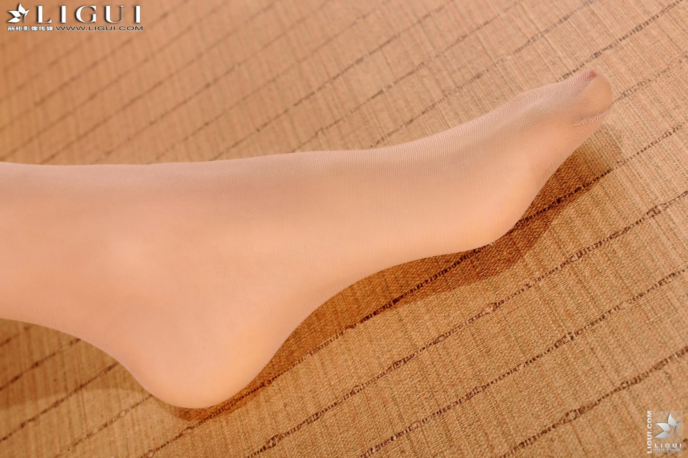 [LIGUI] Peach - Sự cám dỗ của những chiếc vớ - 39