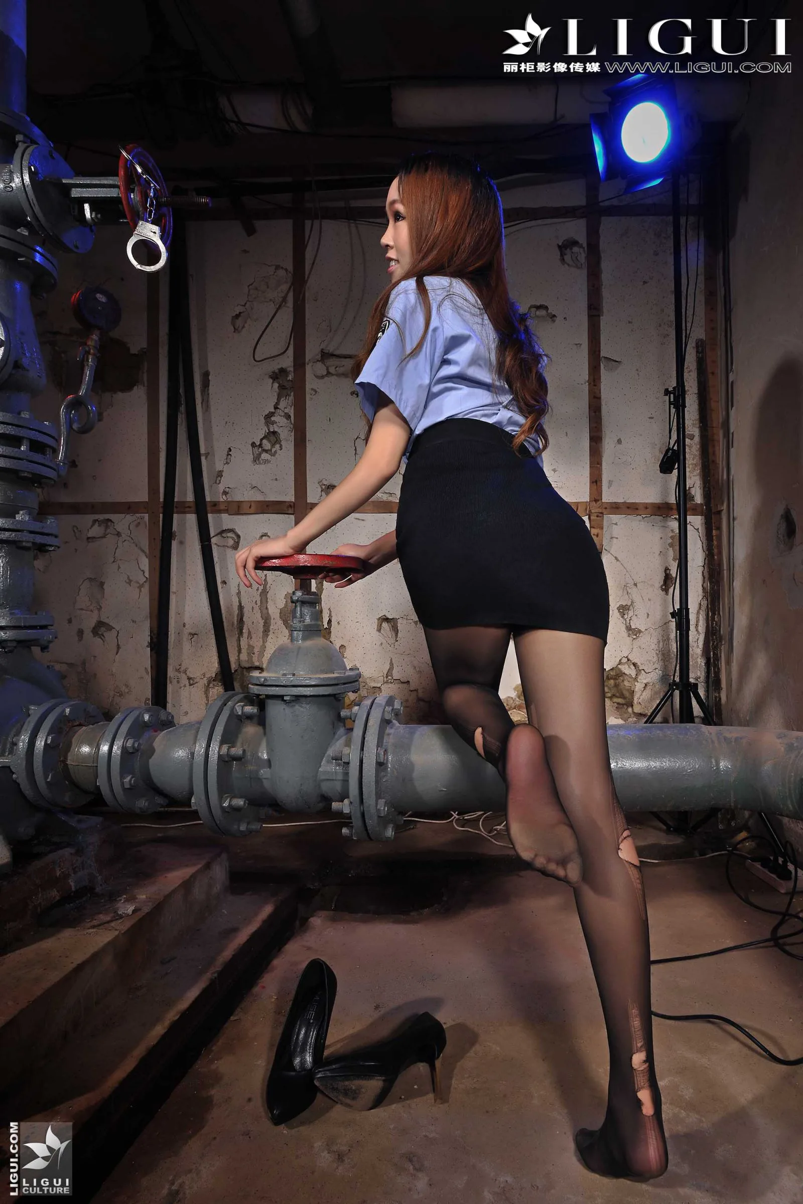 [LIGUI] Vivi - Nữ cảnh sát mang tất đen - 25