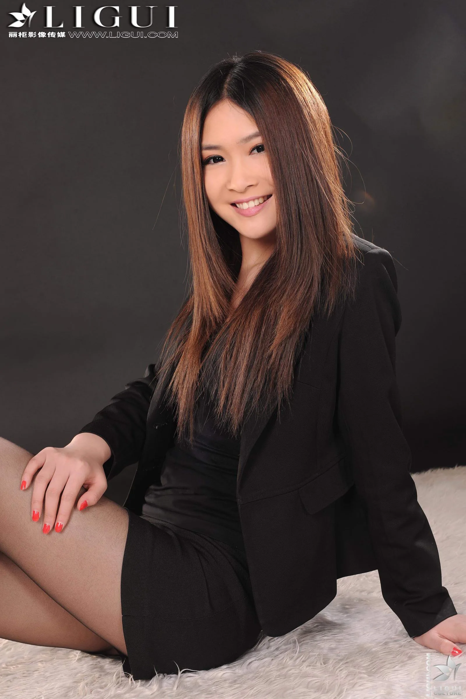 [LIGUI] Người mẫu Yoona - Vớ đen và đôi chân đẹp - Bộ sưu tập OL - 12