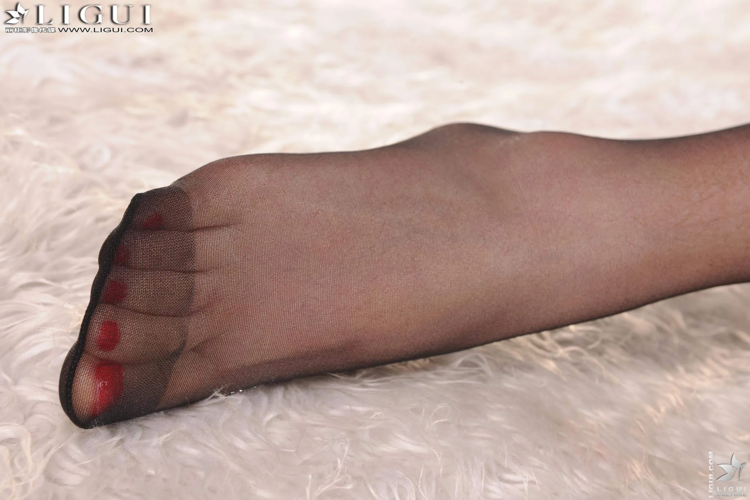 [LIGUI] Người mẫu Yoona - Vớ đen và đôi chân đẹp - Bộ sưu tập OL - 19